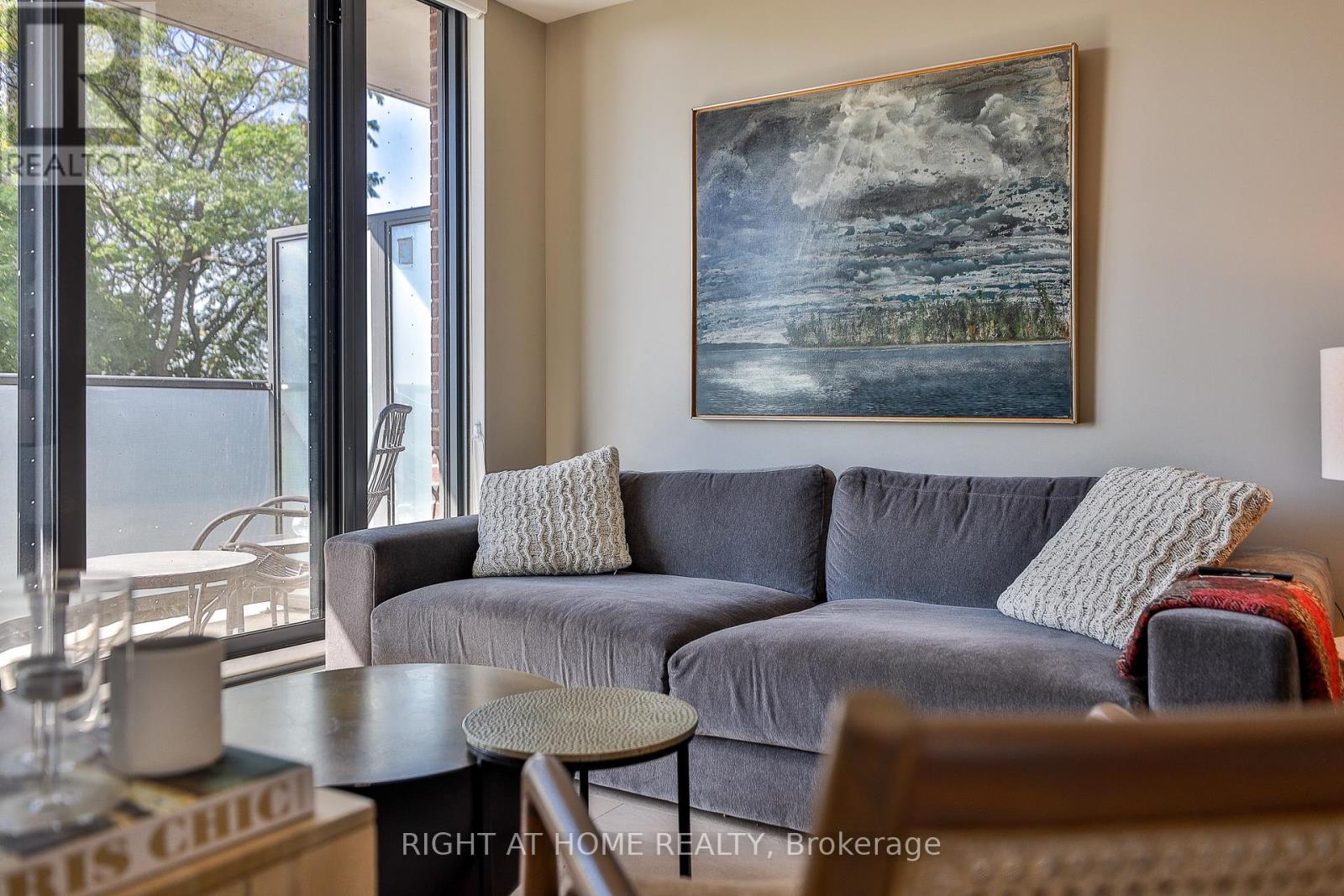 410 - 430 Roncesvalles Avenue, Toronto, Ontario  M6R 0A6 - Photo 8 - W12383114