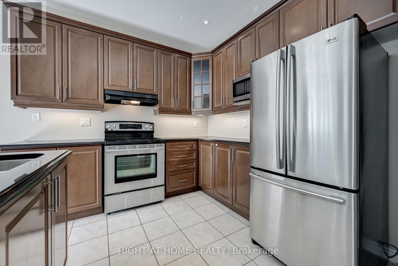 3407 Whilabout Terrace, Oakville, Ontario  L6L 0A7 - Photo 12 - W12383115