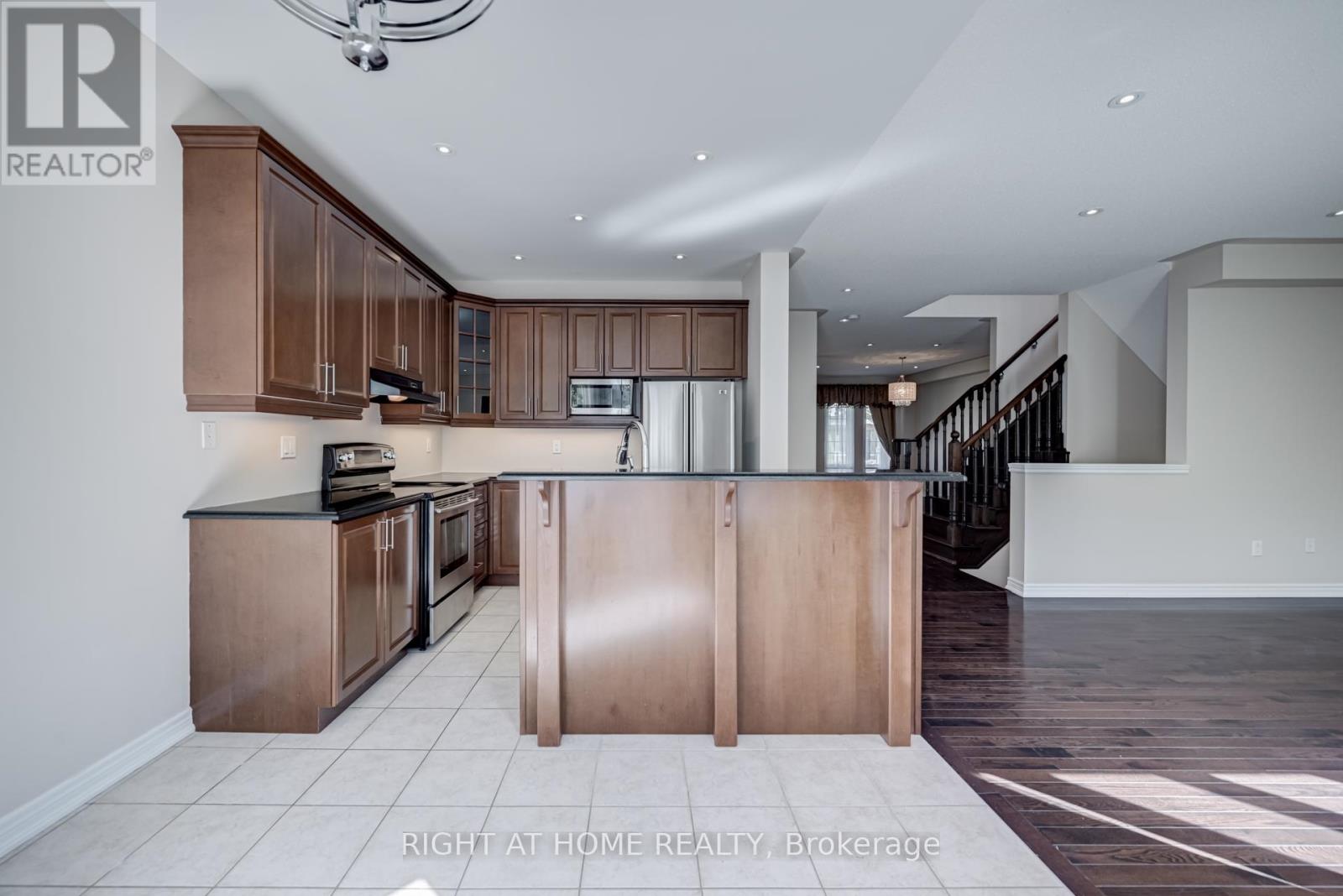3407 Whilabout Terrace, Oakville, Ontario  L6L 0A7 - Photo 14 - W12383115