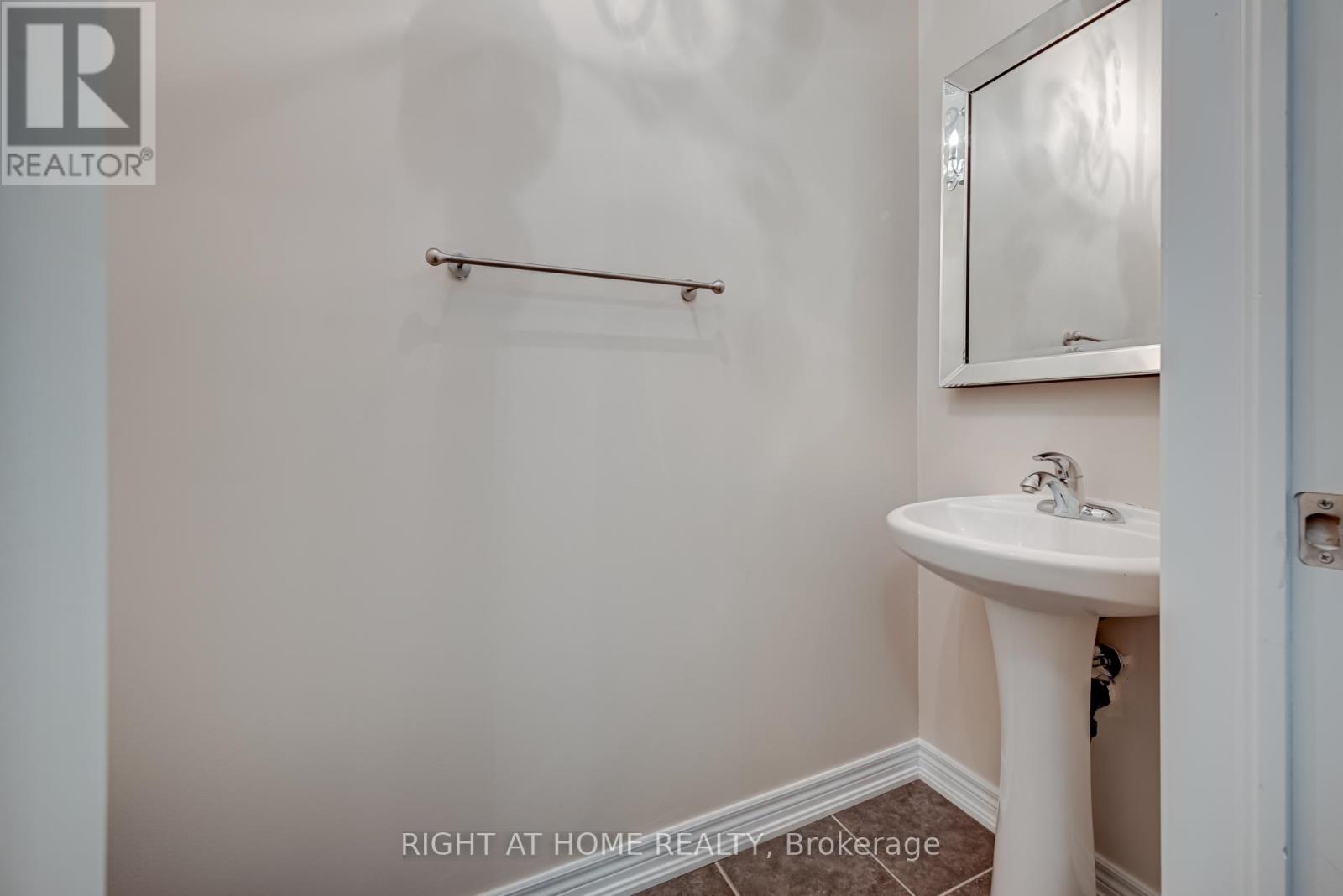 3407 Whilabout Terrace, Oakville, Ontario  L6L 0A7 - Photo 17 - W12383115