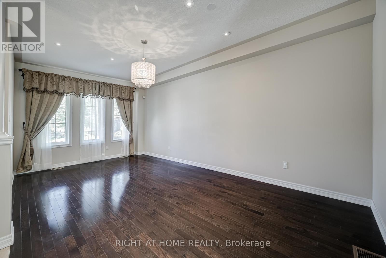 3407 Whilabout Terrace, Oakville, Ontario  L6L 0A7 - Photo 6 - W12383115