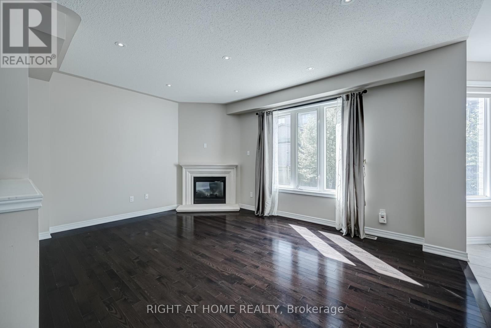 3407 Whilabout Terrace, Oakville, Ontario  L6L 0A7 - Photo 9 - W12383115