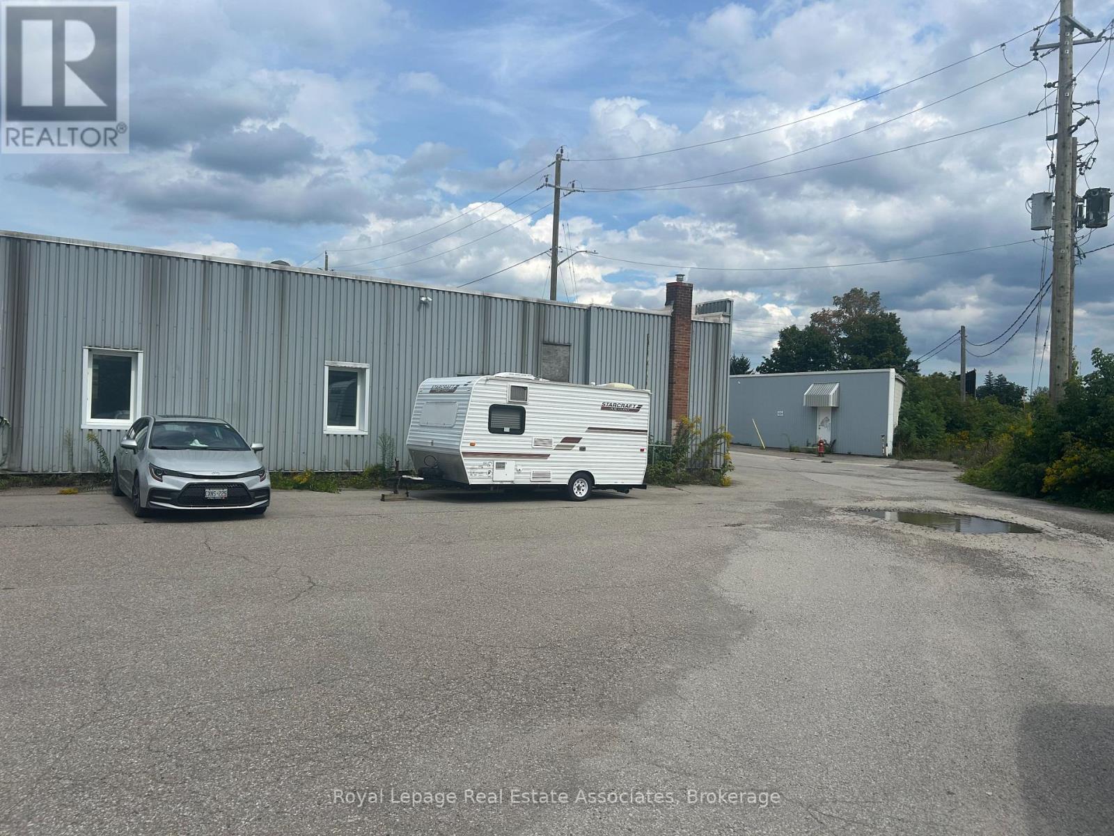 153 Perth Street, Halton Hills, Ontario  L7J 1C9 - Photo 12 - W12383118