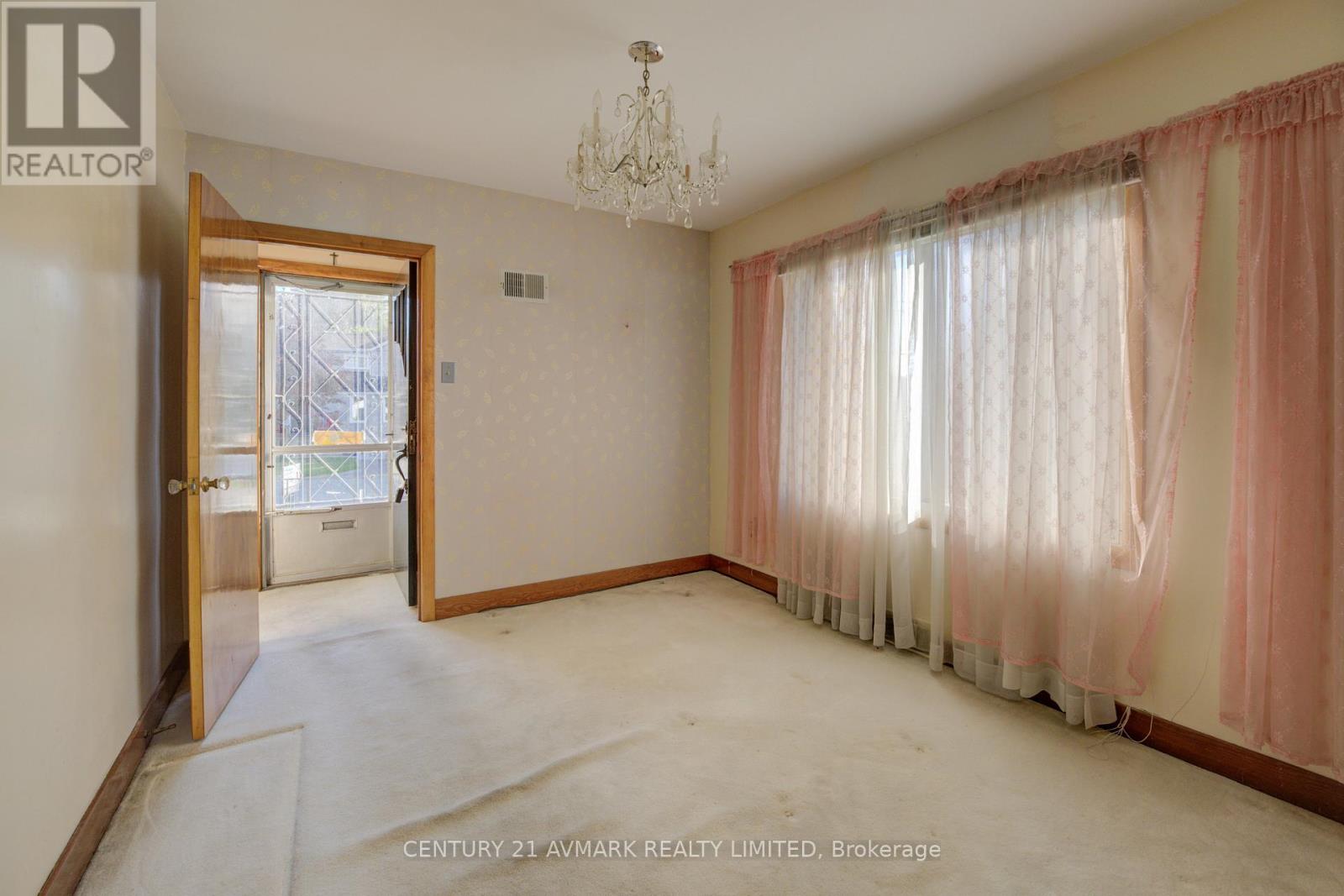 18 Jubilee Drive, St. Catharines (Carlton/bunting), Ontario  L2M 4P8 - Photo 13 - X12383175