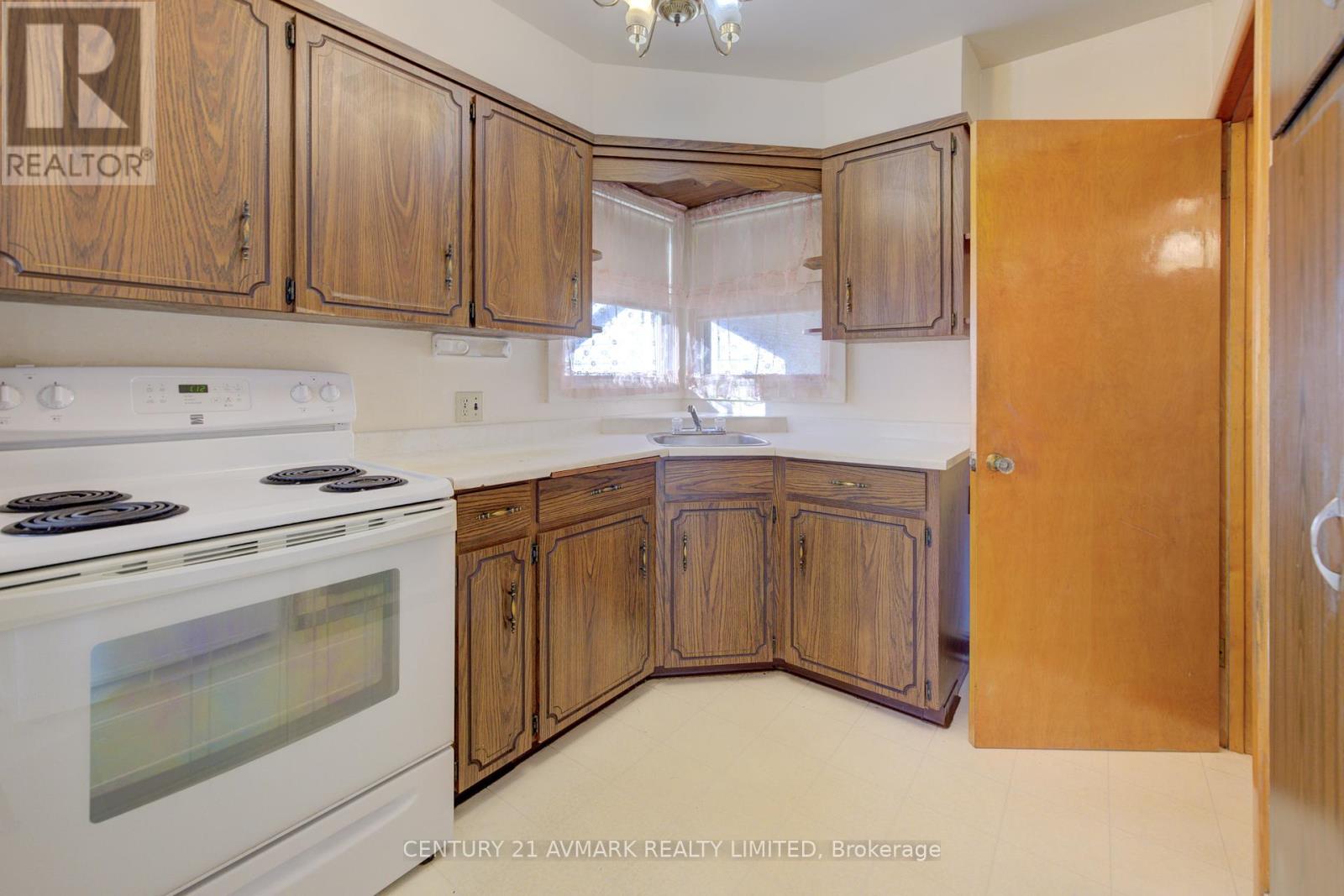 18 Jubilee Drive, St. Catharines (Carlton/bunting), Ontario  L2M 4P8 - Photo 14 - X12383175