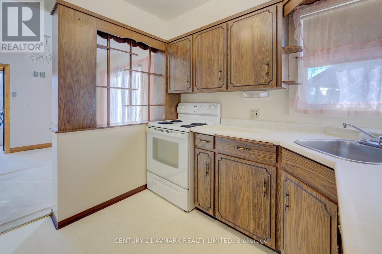 18 Jubilee Drive, St. Catharines (Carlton/bunting), Ontario  L2M 4P8 - Photo 15 - X12383175