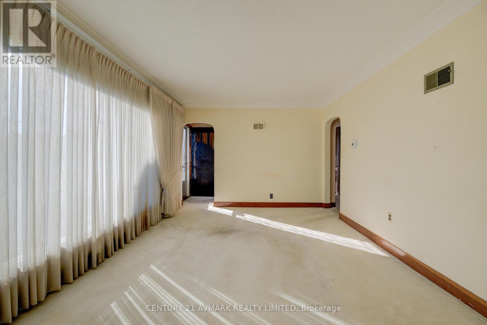 18 Jubilee Drive, St. Catharines (Carlton/bunting), Ontario  L2M 4P8 - Photo 17 - X12383175