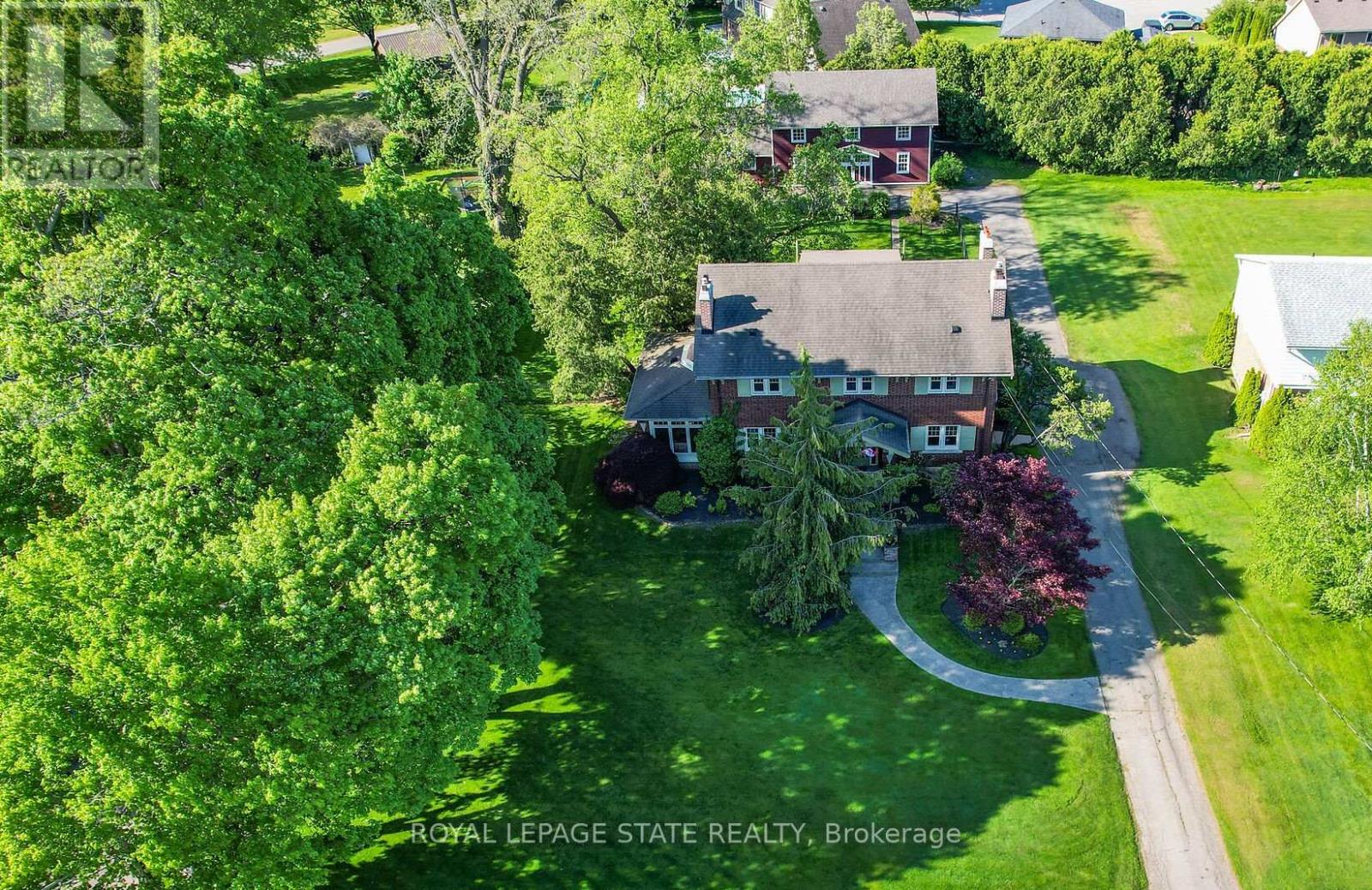 102 MAIN STREET E, Grimsby, Ontario