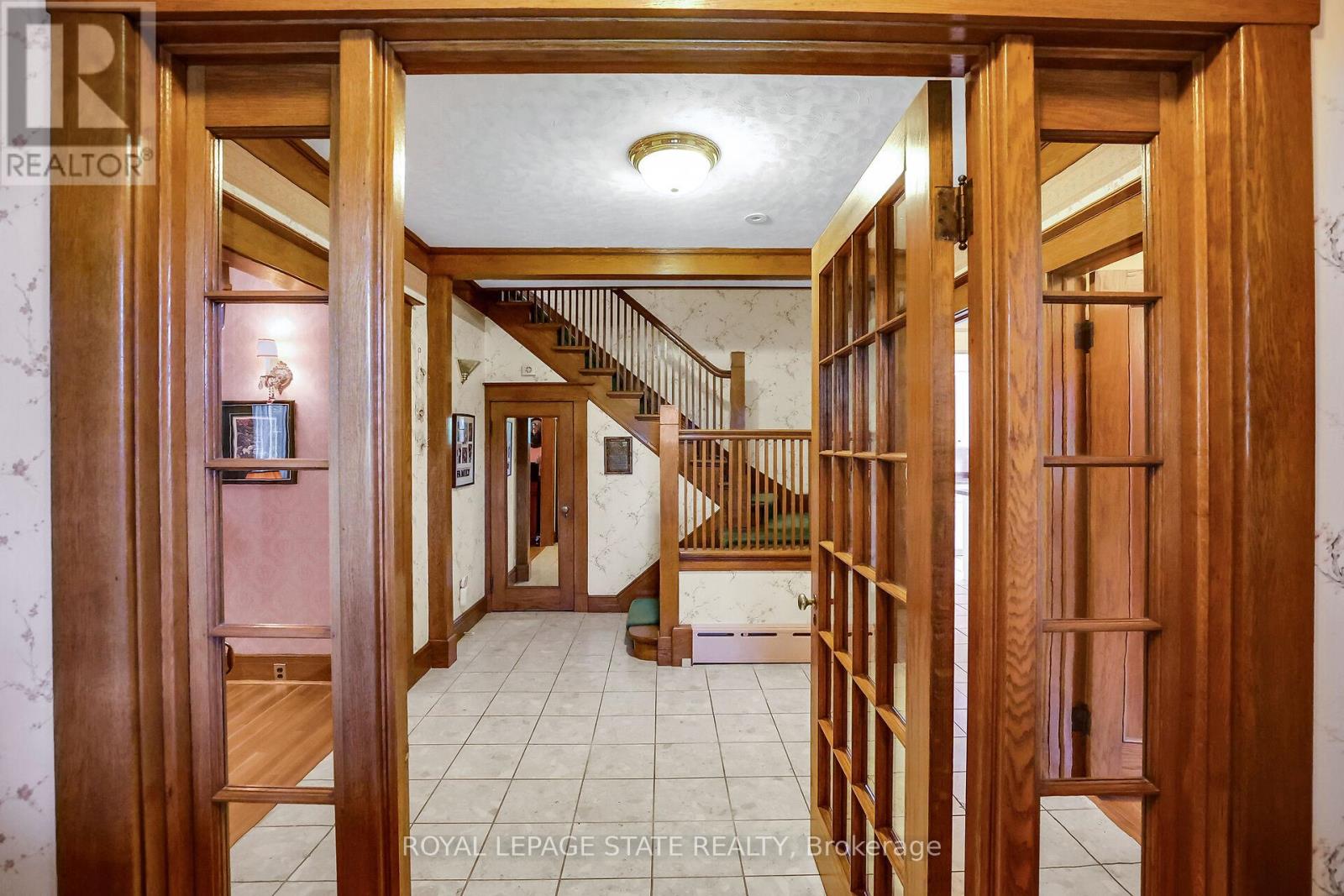 102 Main Street E, Grimsby, Ontario  L3M 1N8 - Photo 20 - X12383124