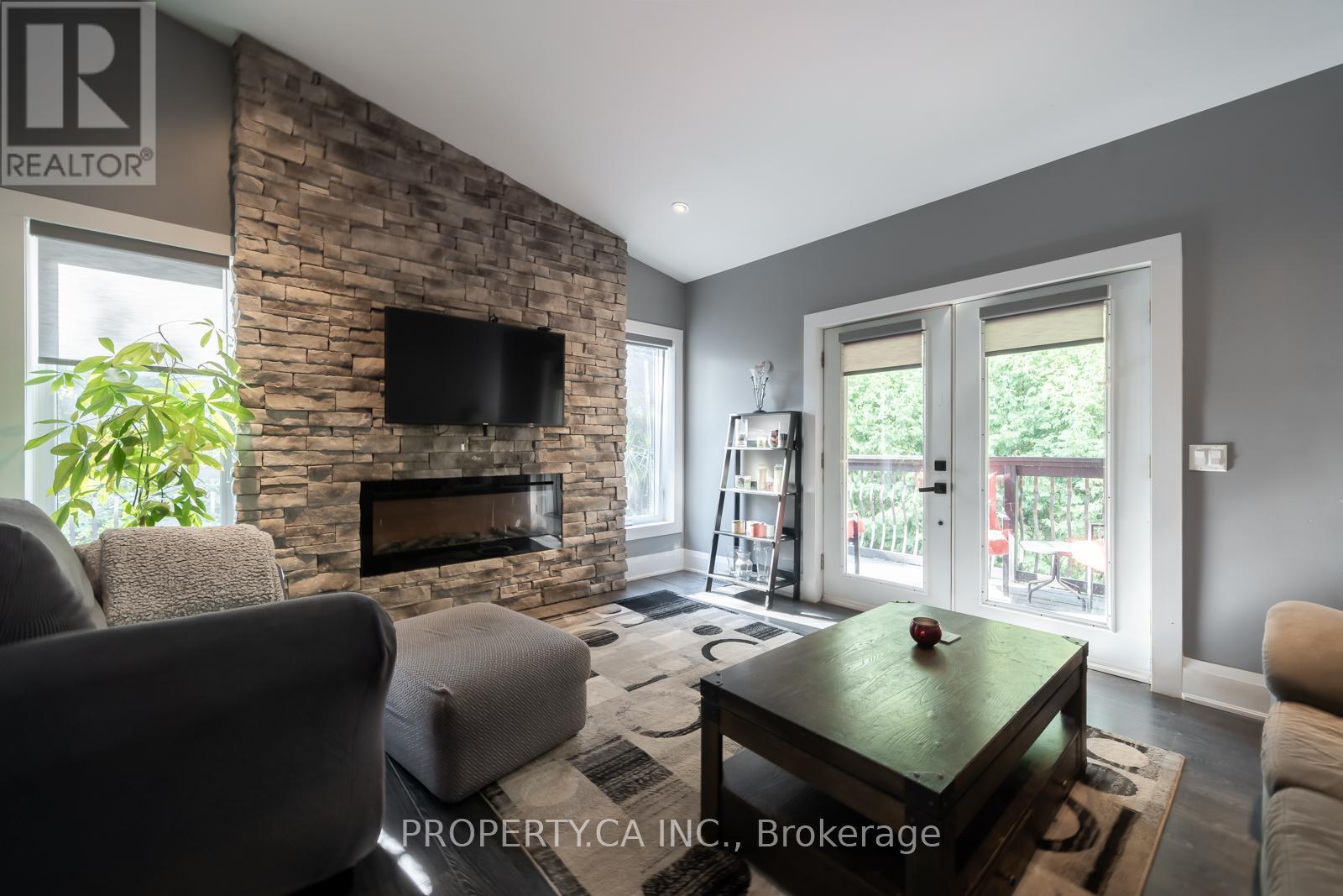 176 Pleasant Boulevard, Georgina, Ontario  L4P 2S4 - Photo 17 - N12382643