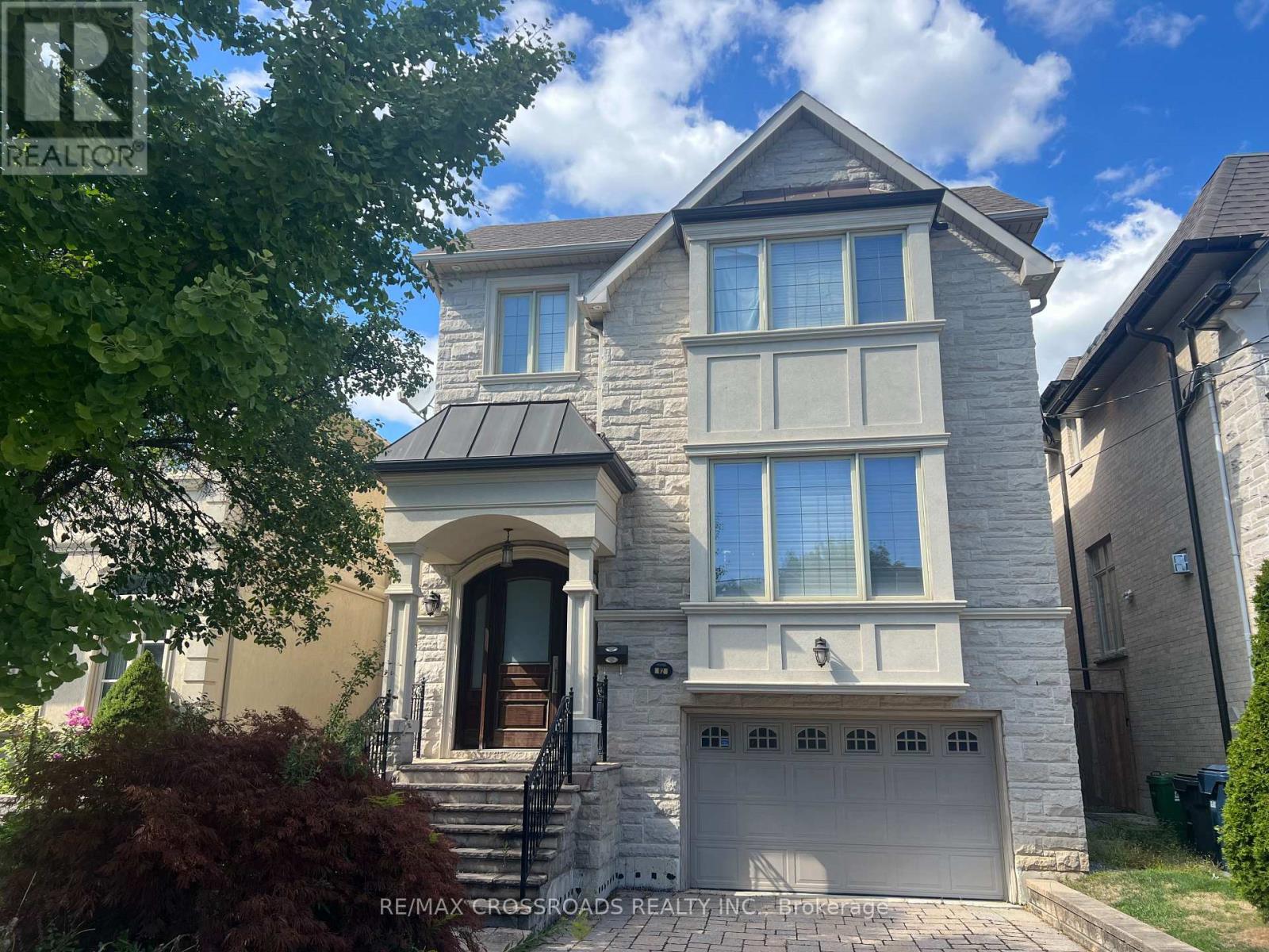 82 HOLMES AVENUE, Toronto, Ontario