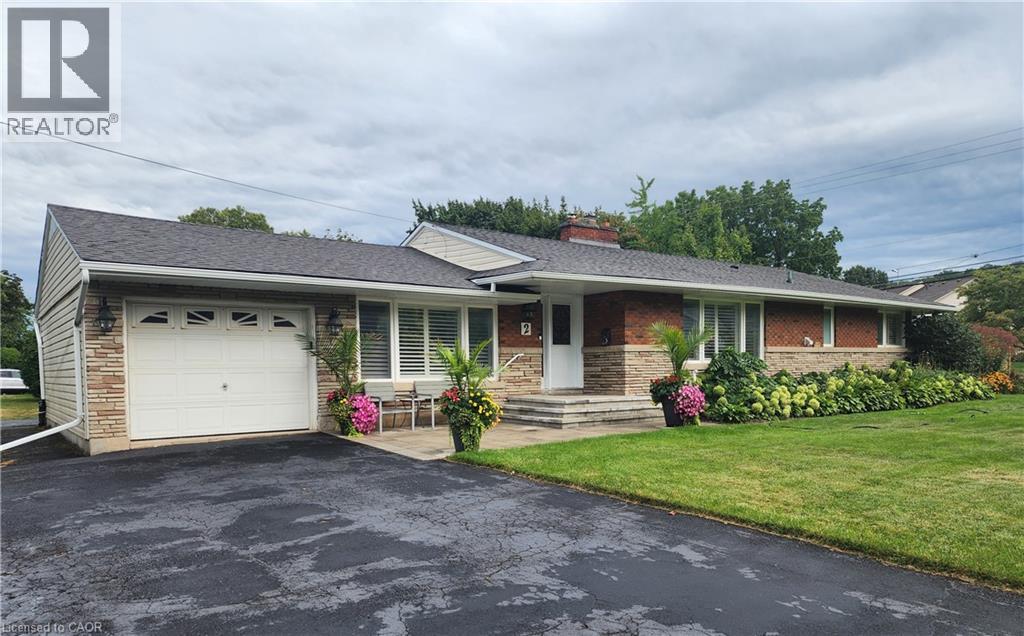 2 Lynnwood Avenue, Grimsby, Ontario  L3M 2X6 - Photo 1 - 40758530
