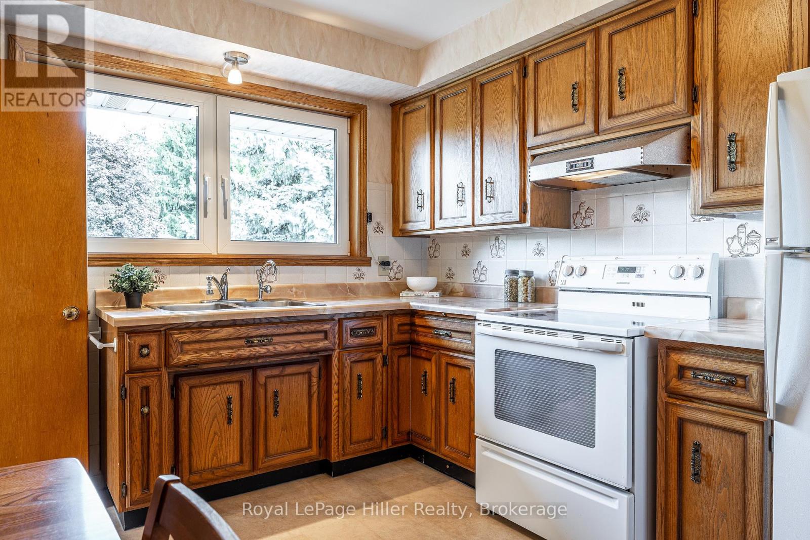 56 Gordon Street, Stratford, Ontario  N5A 4W3 - Photo 24 - X12383346
