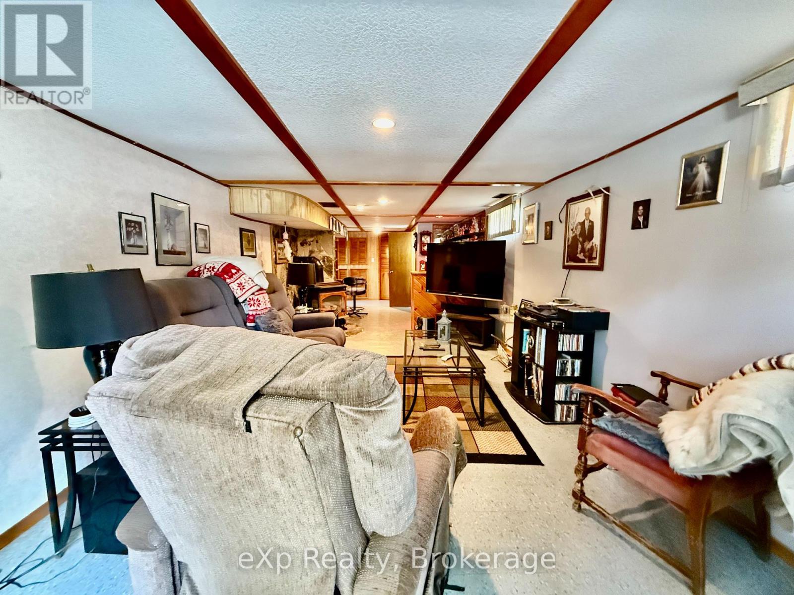 315 10th Avenue, Hanover, Ontario  N4N 2N4 - Photo 11 - X12383355