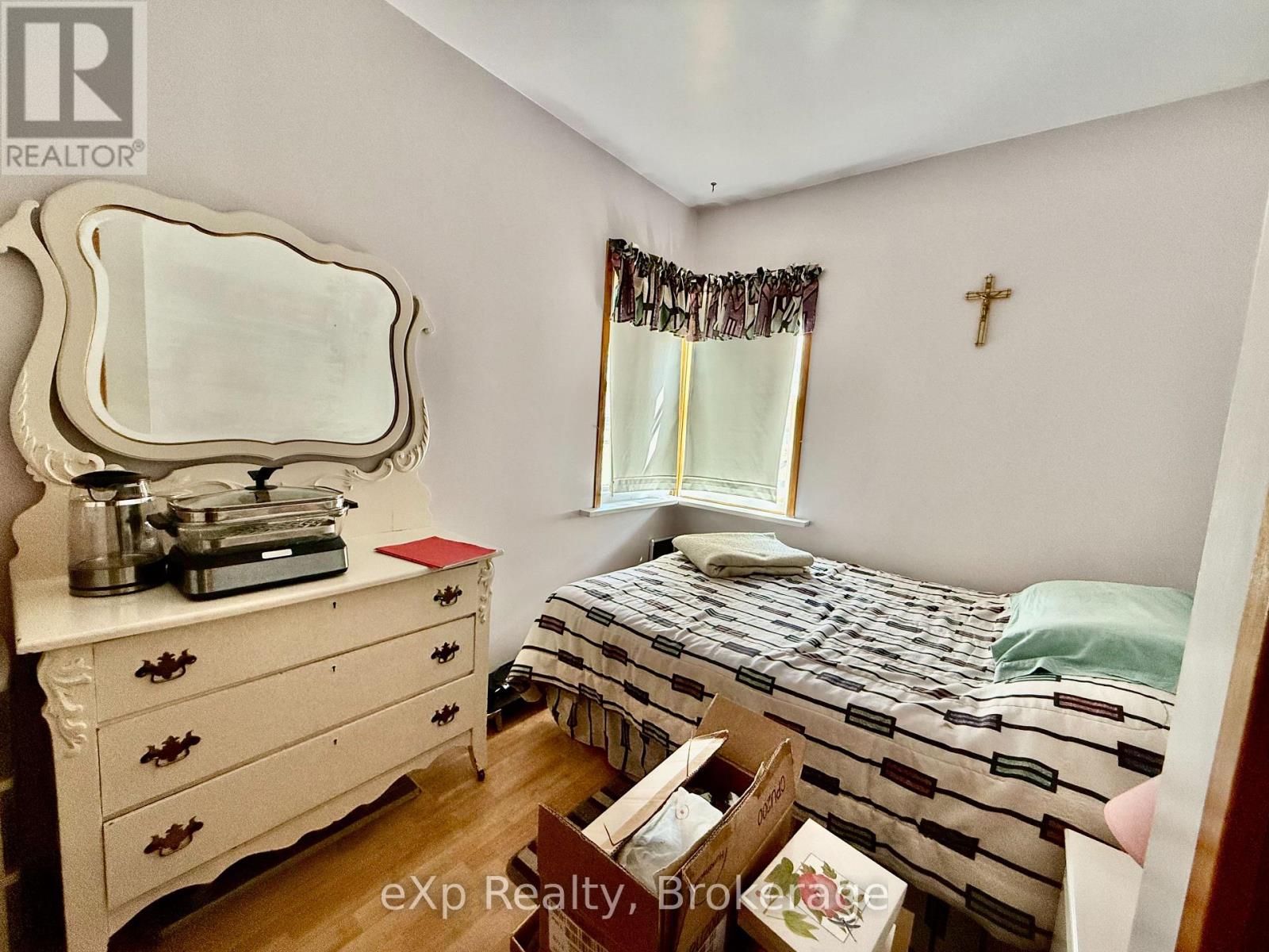 315 10th Avenue, Hanover, Ontario  N4N 2N4 - Photo 7 - X12383355