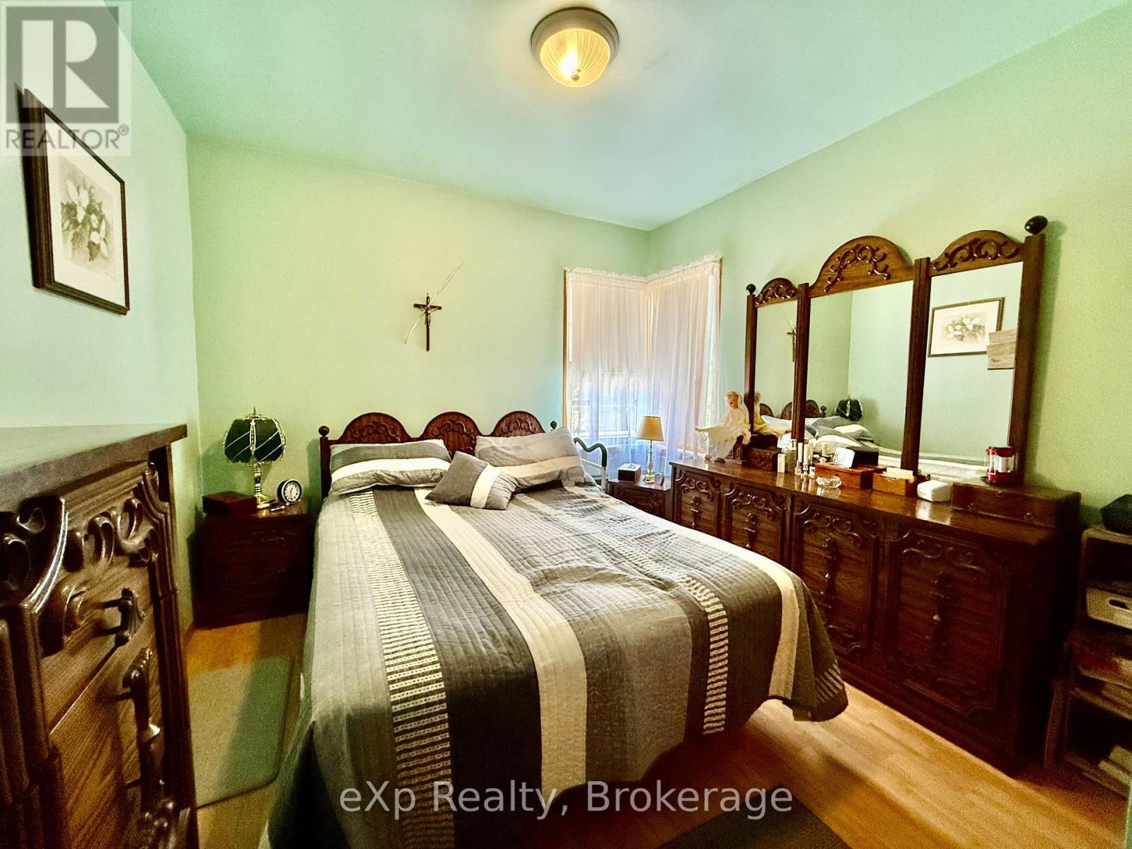 315 10th Avenue, Hanover, Ontario  N4N 2N4 - Photo 8 - X12383355