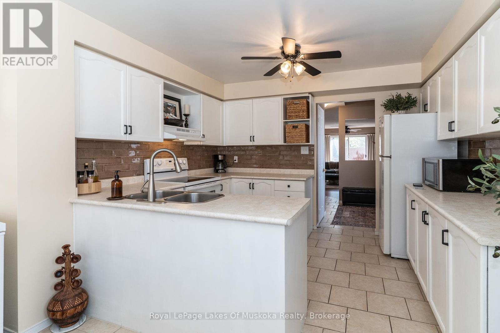 50 Shoreline Drive, Bracebridge, Ontario  P1L 1Z4 - Photo 11 - X12383364