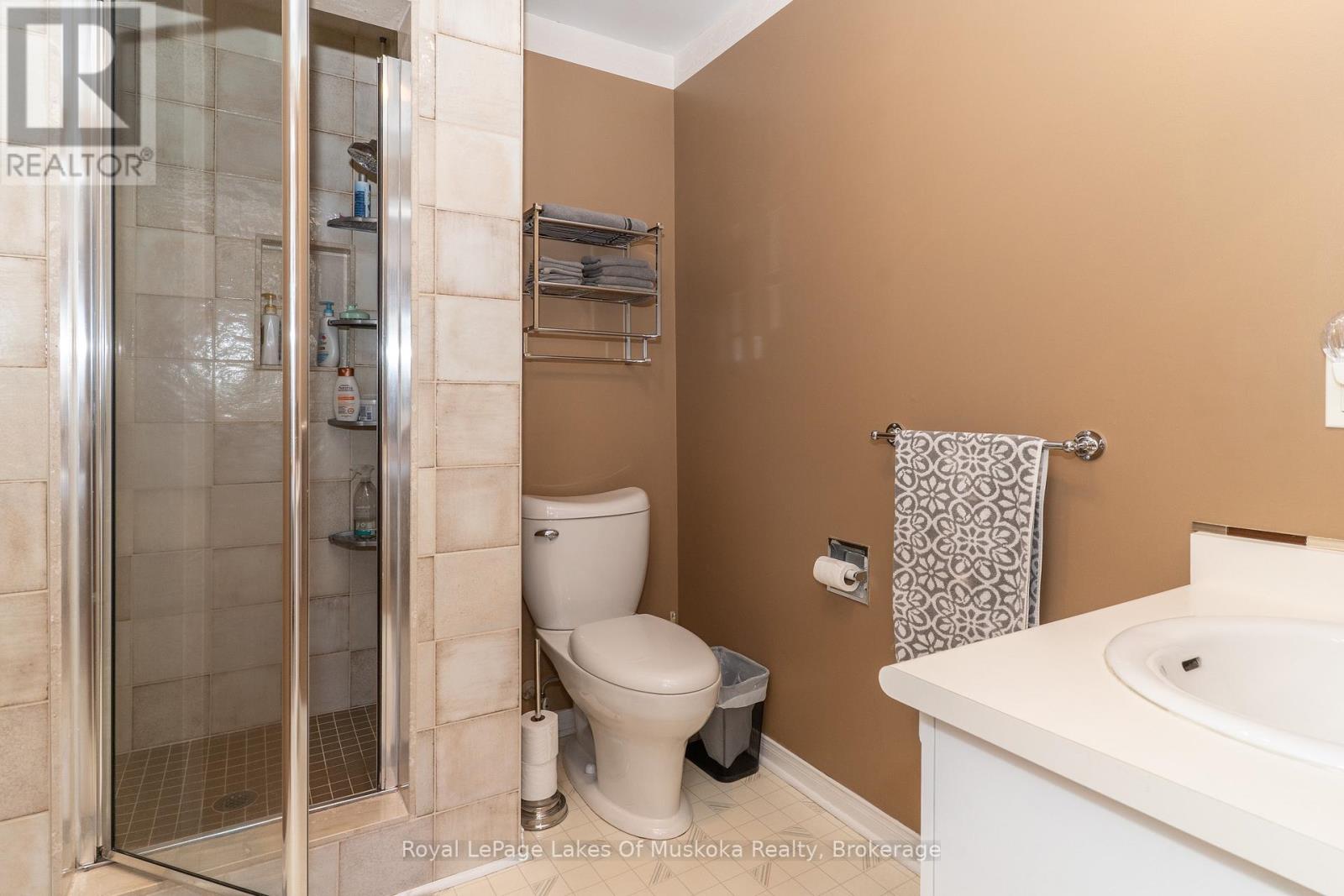 50 Shoreline Drive, Bracebridge, Ontario  P1L 1Z4 - Photo 18 - X12383364