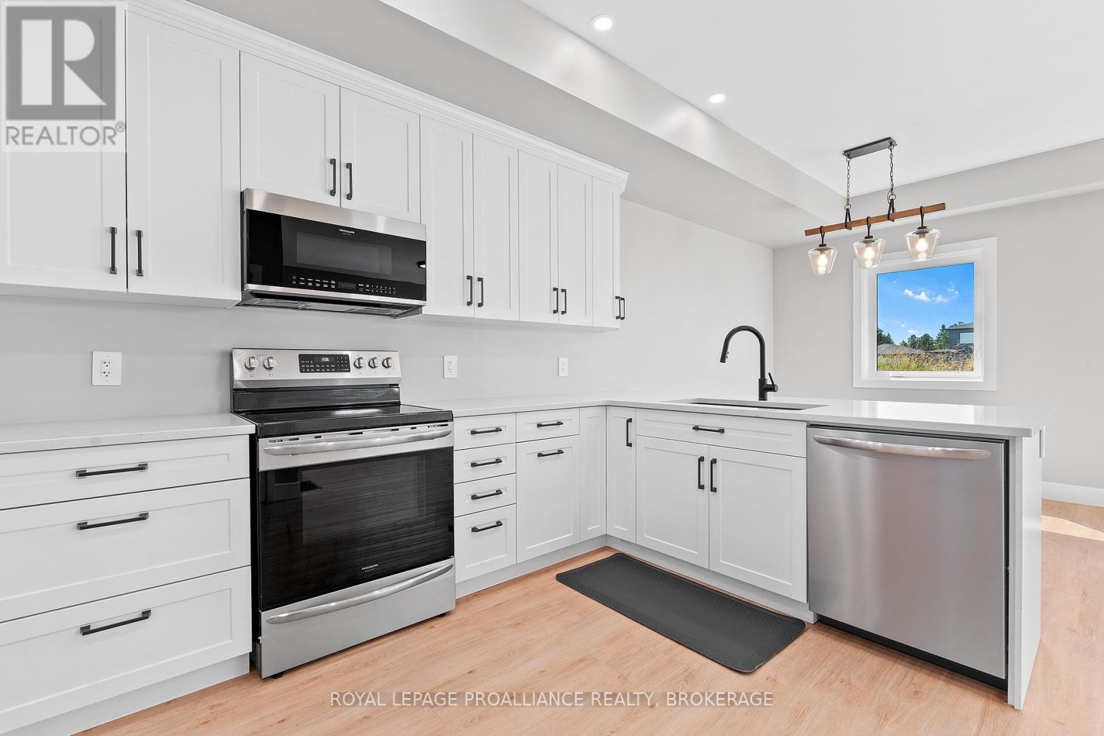 12 Dusenbury Crescent, Loyalist, Ontario  K0H 2H0 - Photo 10 - X12383263