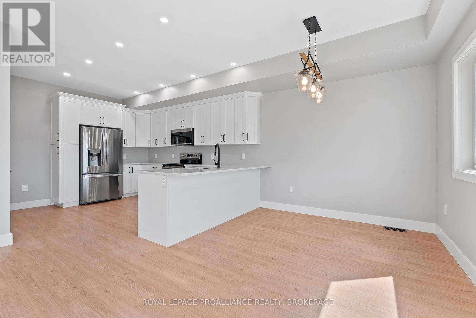 12 Dusenbury Crescent, Loyalist, Ontario  K0H 2H0 - Photo 11 - X12383263