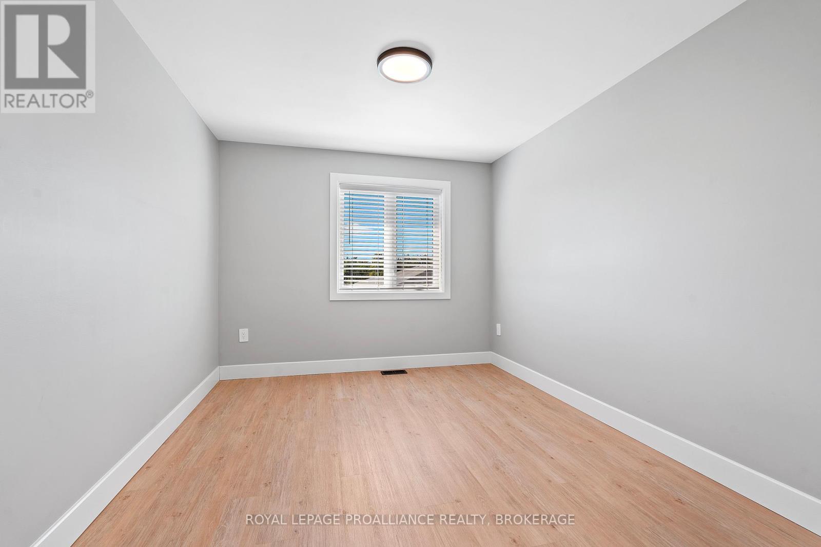 12 Dusenbury Crescent, Loyalist, Ontario  K0H 2H0 - Photo 24 - X12383263
