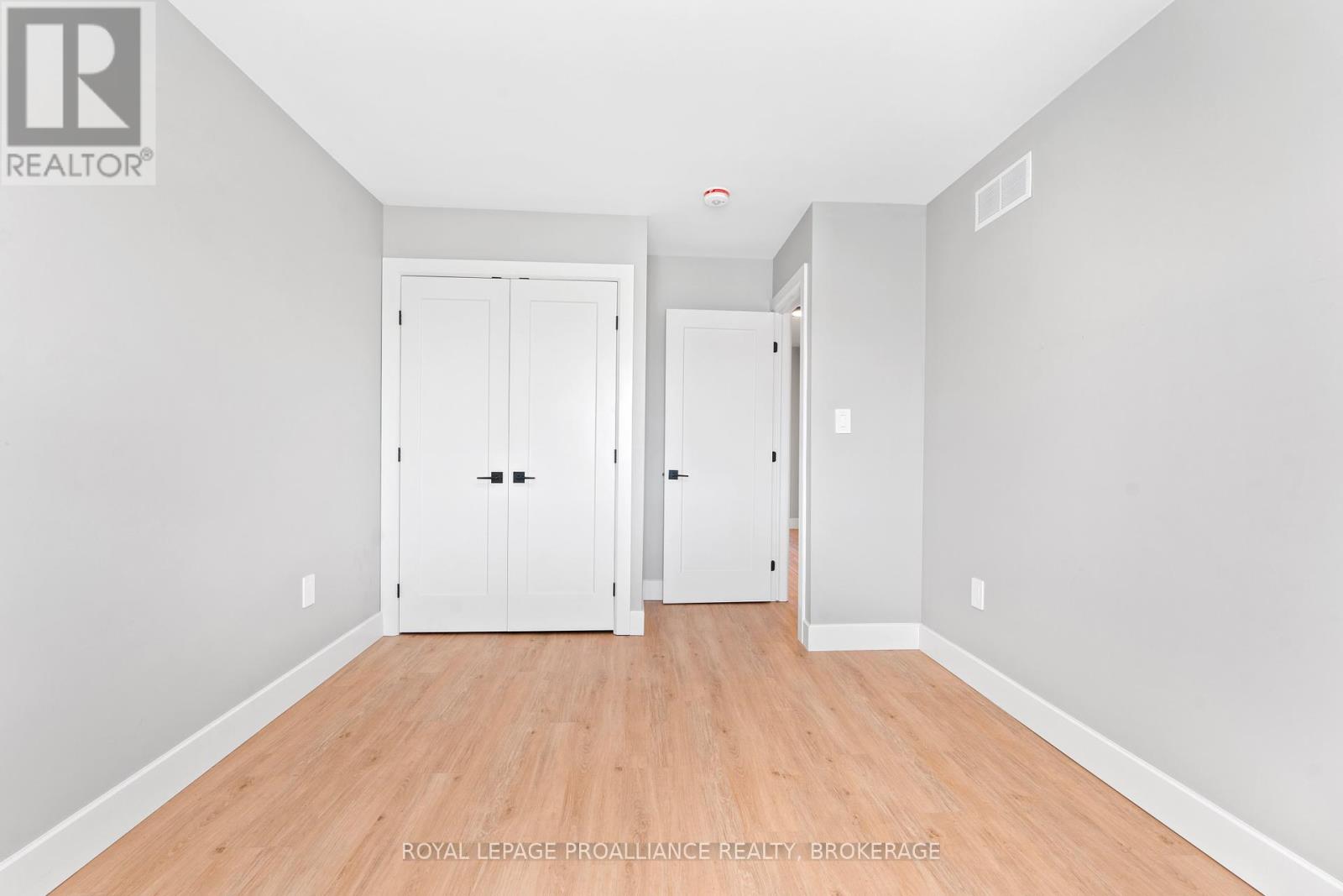 12 Dusenbury Crescent, Loyalist, Ontario  K0H 2H0 - Photo 25 - X12383263