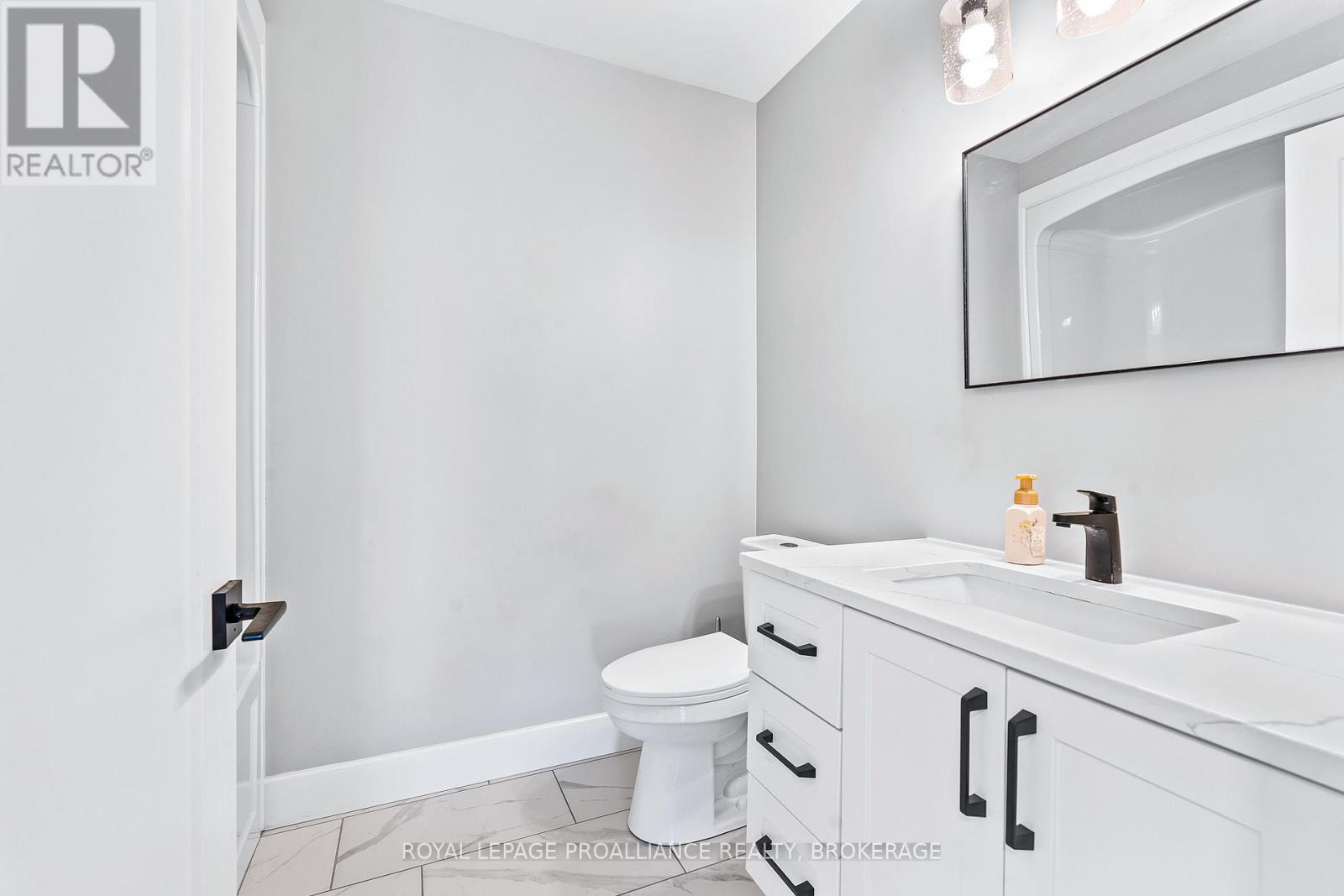 12 Dusenbury Crescent, Loyalist, Ontario  K0H 2H0 - Photo 26 - X12383263