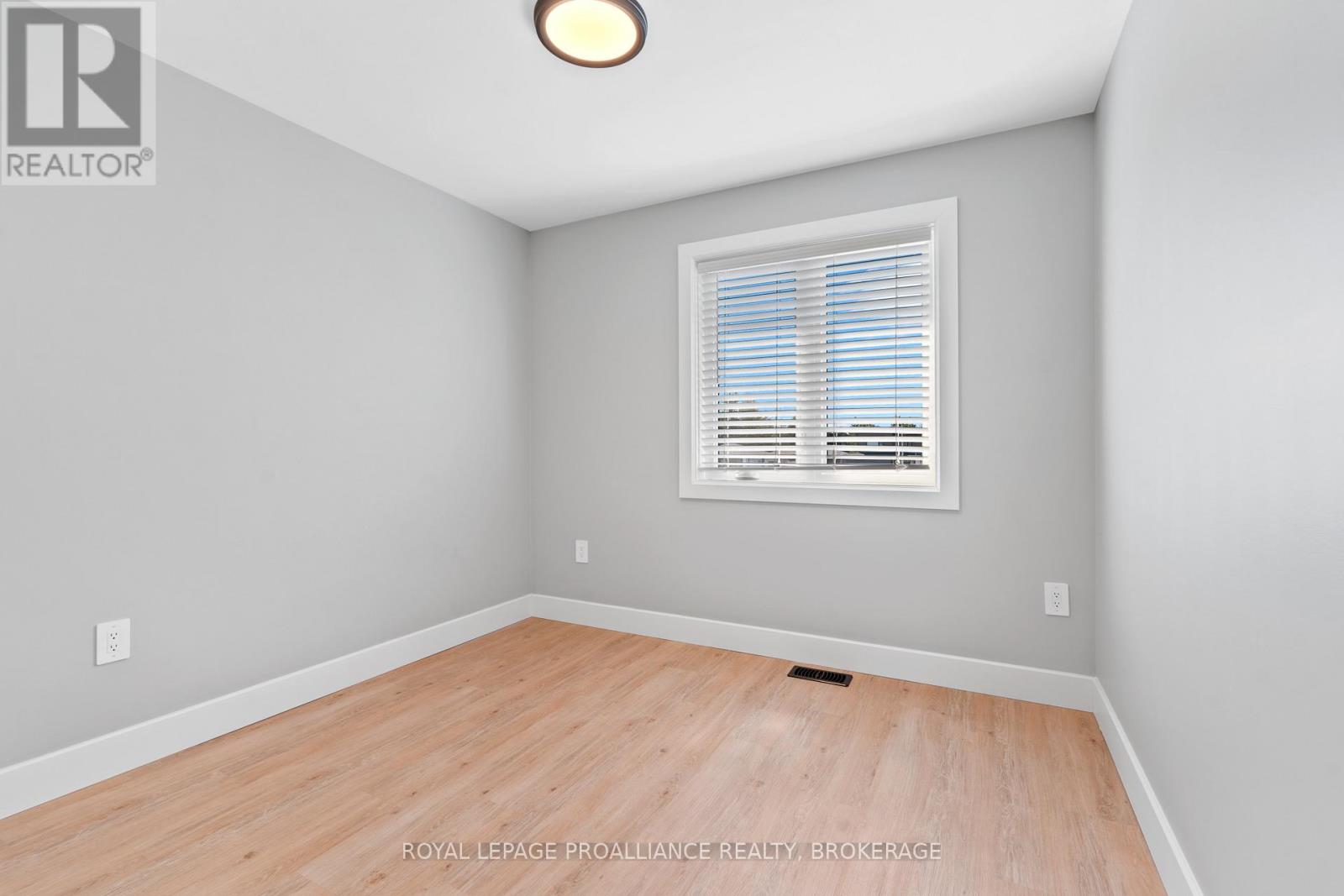 12 Dusenbury Crescent, Loyalist, Ontario  K0H 2H0 - Photo 27 - X12383263