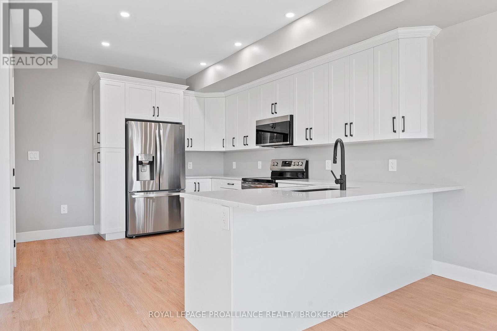 12 Dusenbury Crescent, Loyalist, Ontario  K0H 2H0 - Photo 7 - X12383263