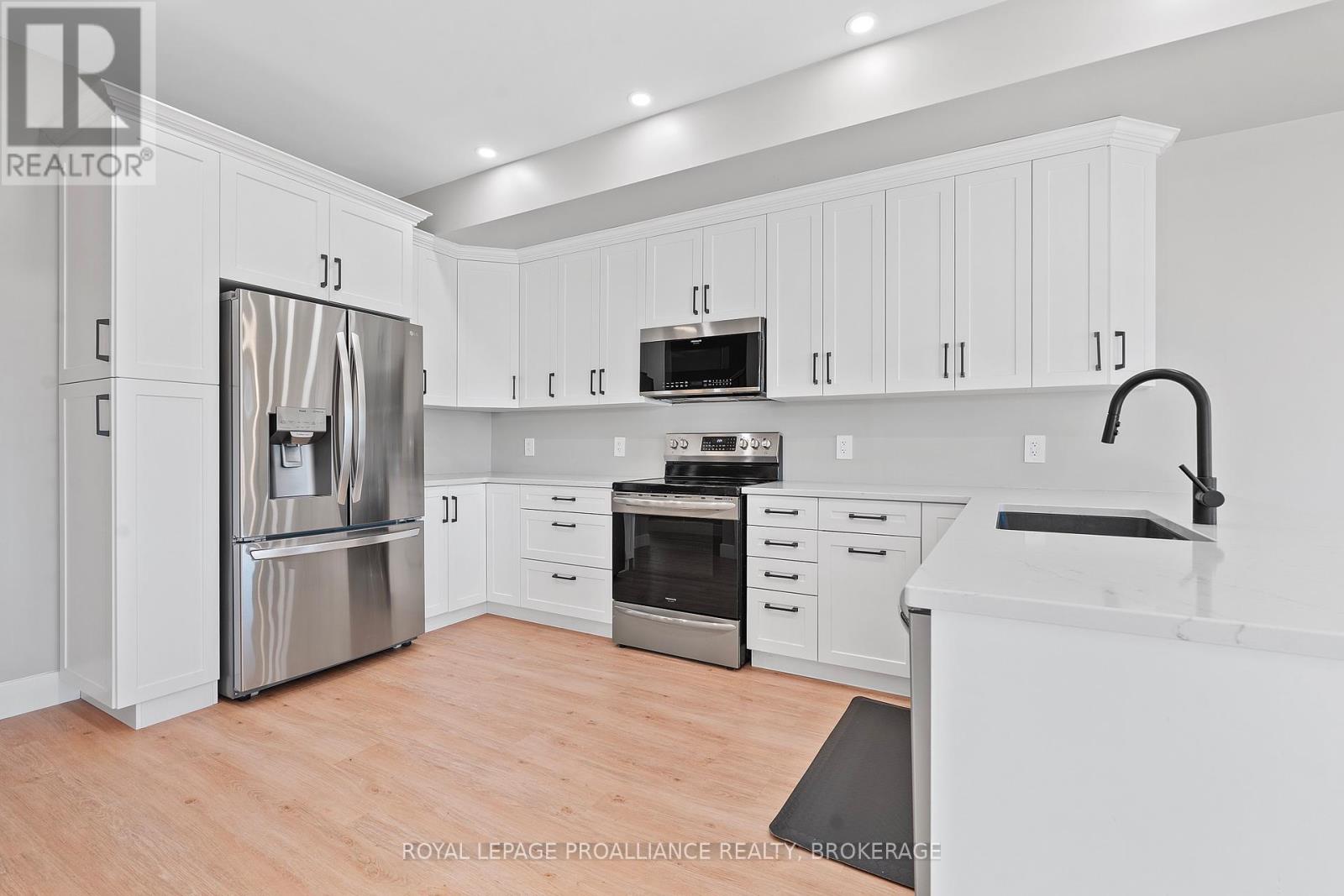 12 Dusenbury Crescent, Loyalist, Ontario  K0H 2H0 - Photo 8 - X12383263