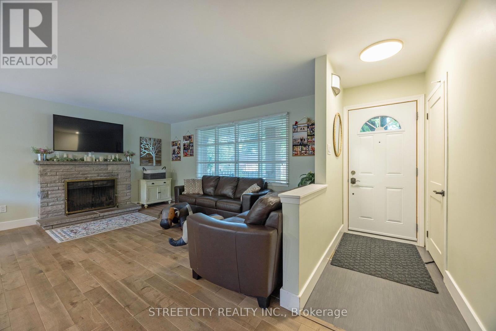 747 Westbury Crescent, London South (South O), Ontario  N6J 3C6 - Photo 5 - X12383286