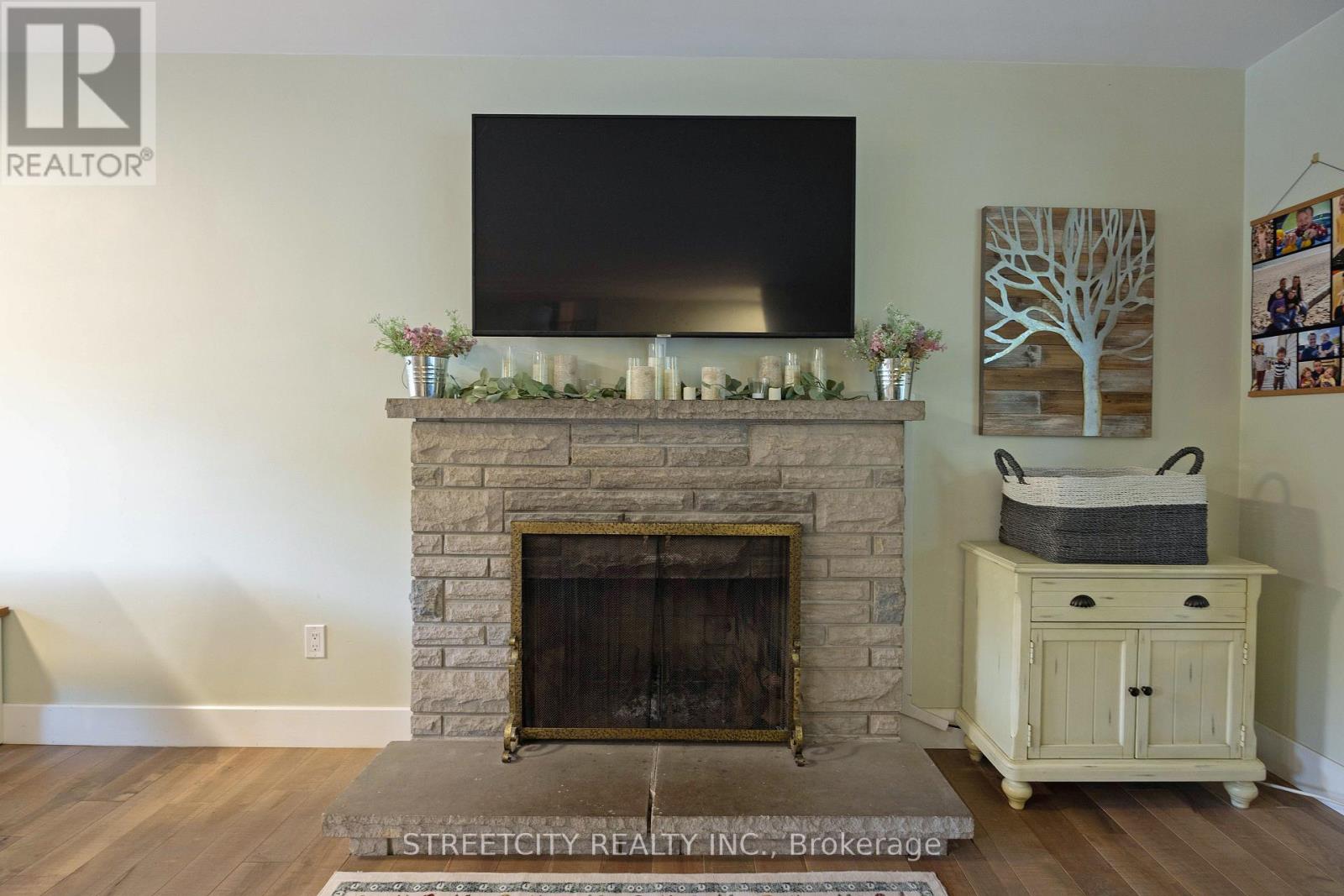 747 Westbury Crescent, London South (South O), Ontario  N6J 3C6 - Photo 8 - X12383286