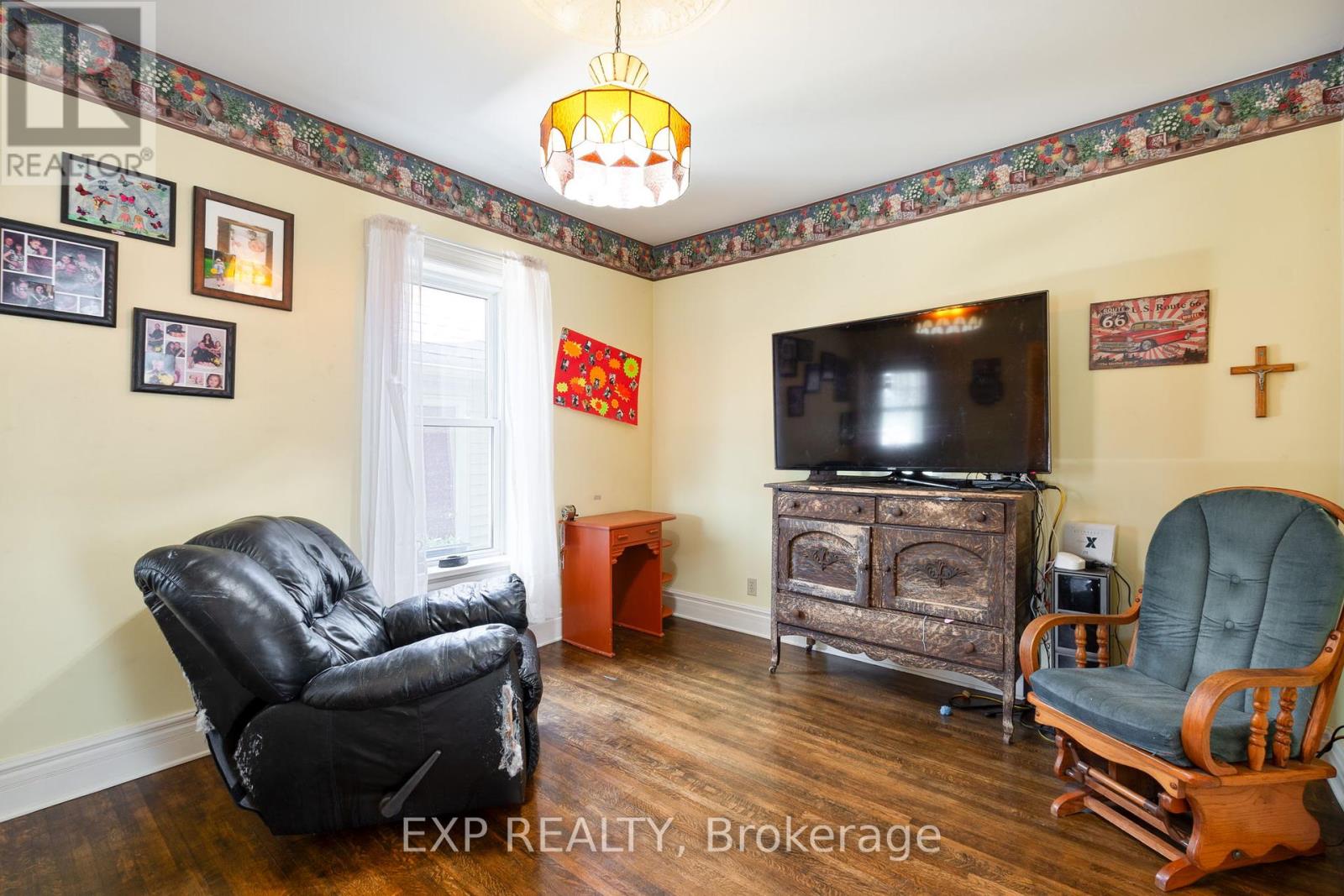 22684 Thames Road, Southwest Middlesex, Ontario  N0L 1A0 - Photo 15 - X12383314