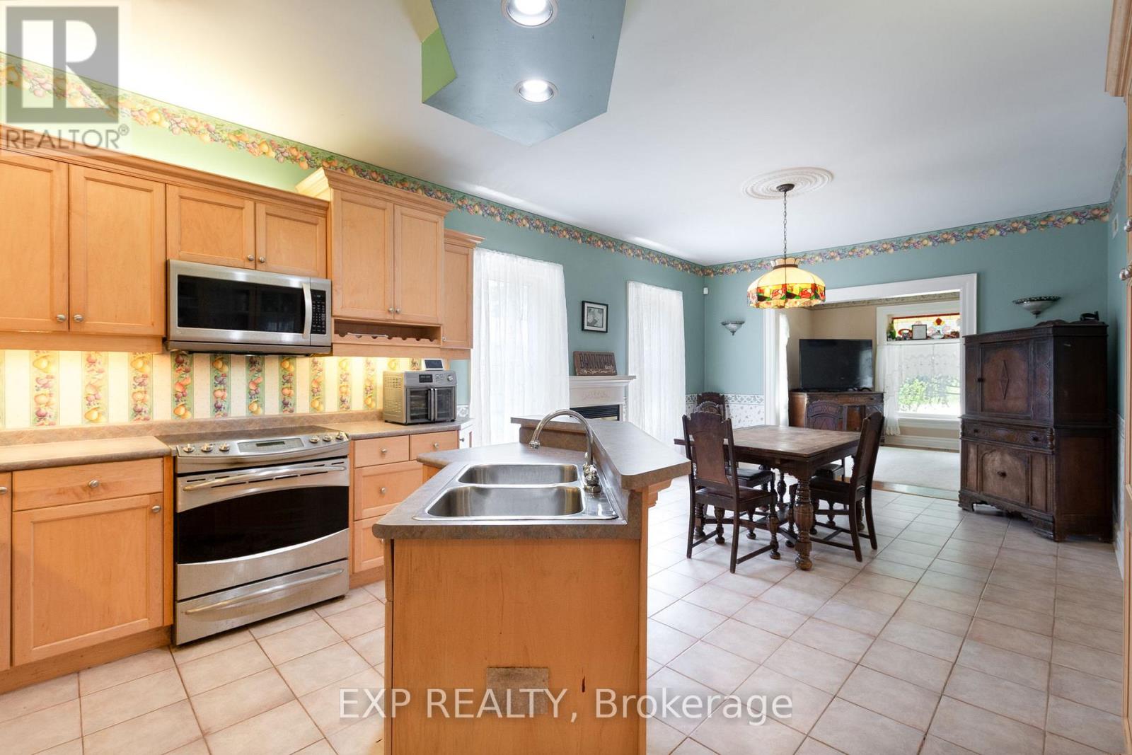 22684 Thames Road, Southwest Middlesex, Ontario  N0L 1A0 - Photo 18 - X12383314