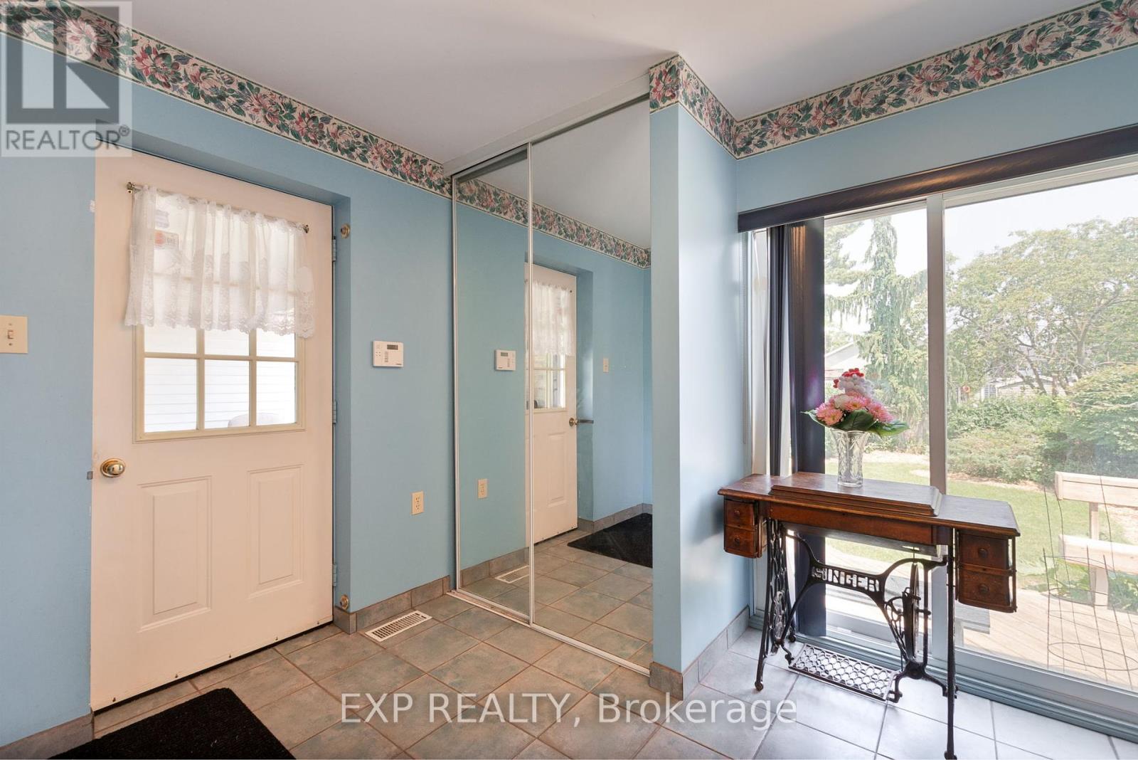 22684 Thames Road, Southwest Middlesex, Ontario  N0L 1A0 - Photo 23 - X12383314
