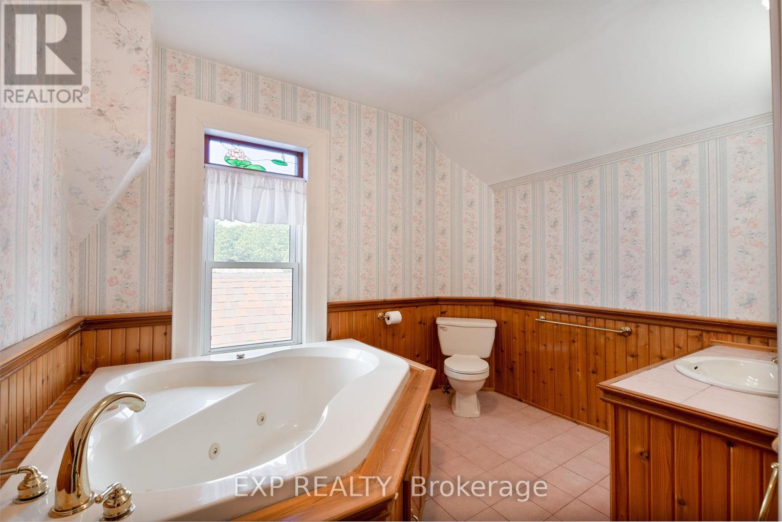 22684 Thames Road, Southwest Middlesex, Ontario  N0L 1A0 - Photo 35 - X12383314
