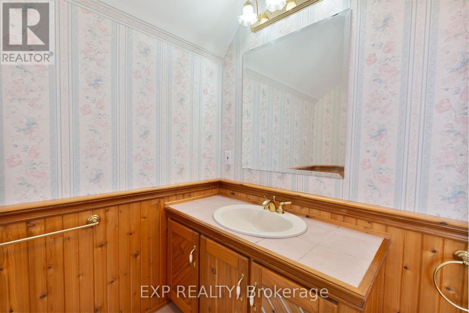 22684 Thames Road, Southwest Middlesex, Ontario  N0L 1A0 - Photo 36 - X12383314
