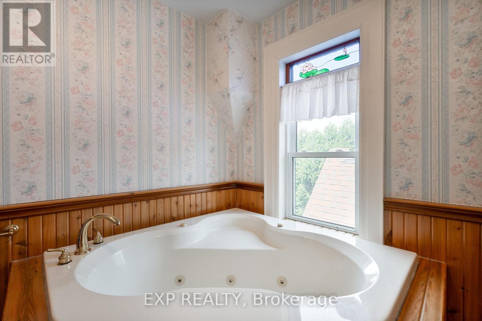 22684 Thames Road, Southwest Middlesex, Ontario  N0L 1A0 - Photo 37 - X12383314