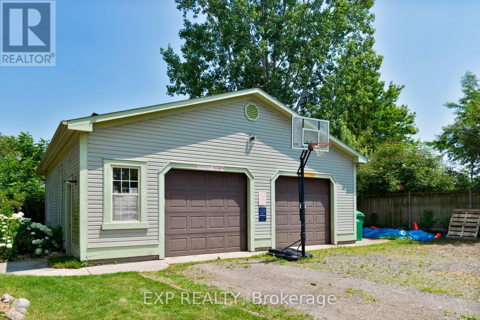 22684 Thames Road, Southwest Middlesex, Ontario  N0L 1A0 - Photo 4 - X12383314