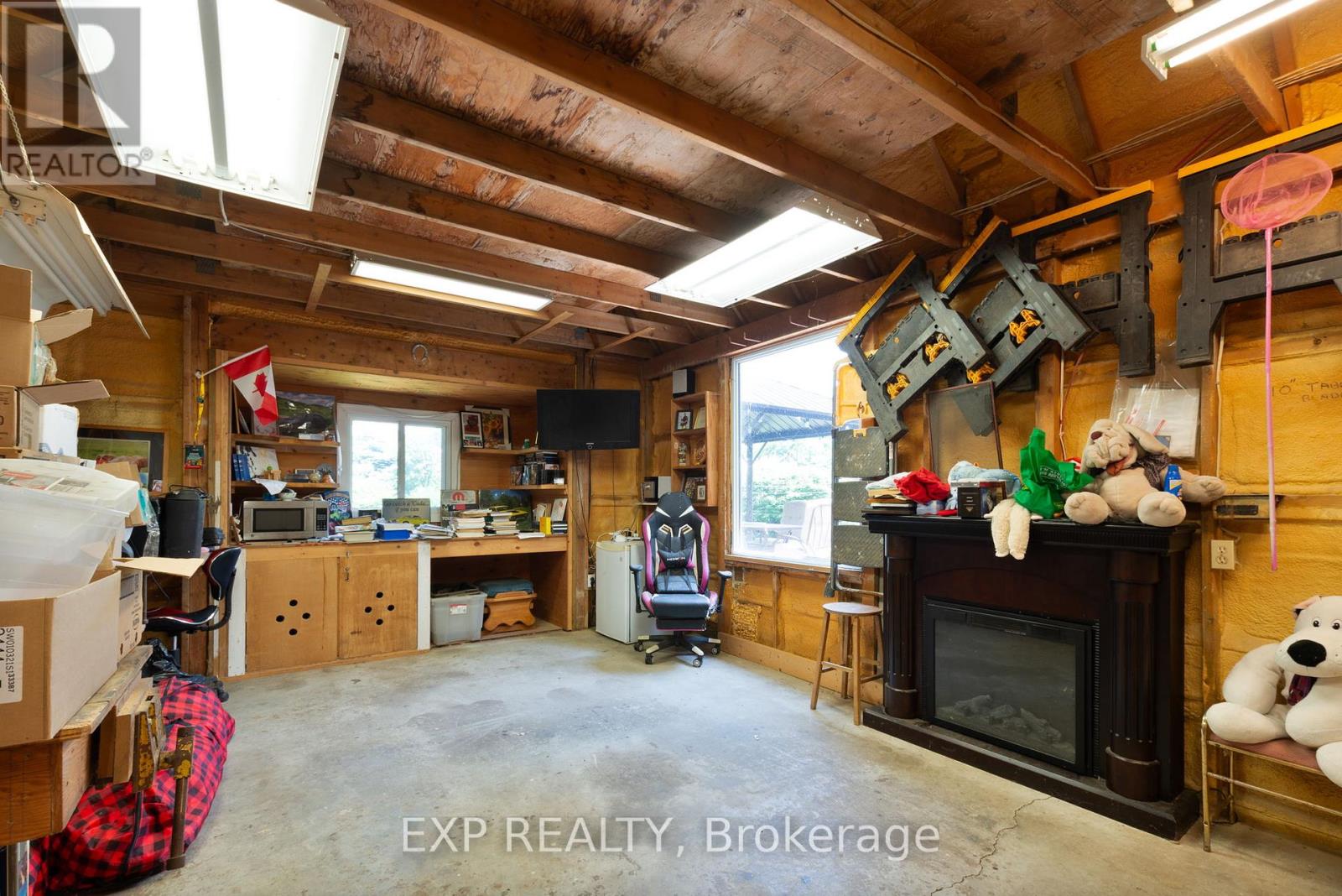22684 Thames Road, Southwest Middlesex, Ontario  N0L 1A0 - Photo 46 - X12383314