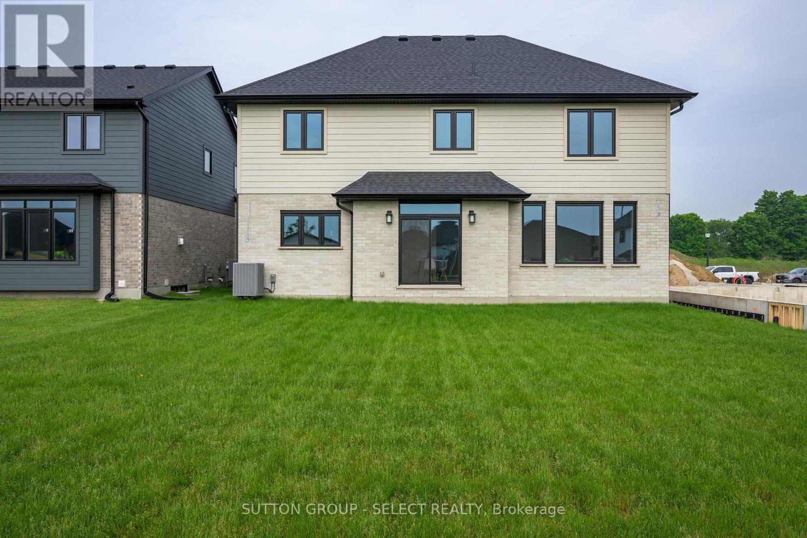 138 Harvest Lane, Thames Centre, Ontario  N0L 1G3 - Photo 2 - X12383405