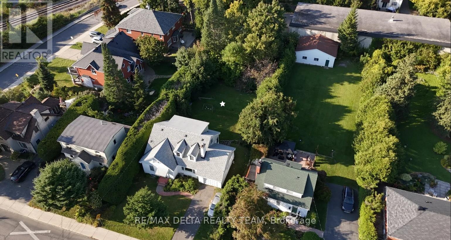 149 Pleasant Park Road, Ottawa, Ontario  K1H 5M4 - Photo 2 - X12383284