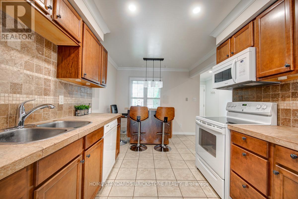 1103 Springbrook Crescent, Oakville (Ga Glen Abbey), Ontario  L6M 2C9 - Photo 10 - W12383188