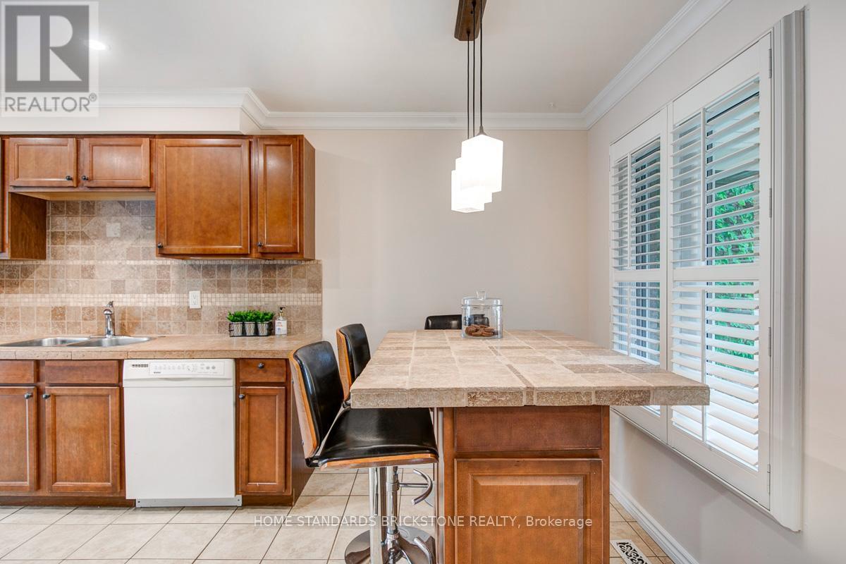 1103 Springbrook Crescent, Oakville (Ga Glen Abbey), Ontario  L6M 2C9 - Photo 11 - W12383188