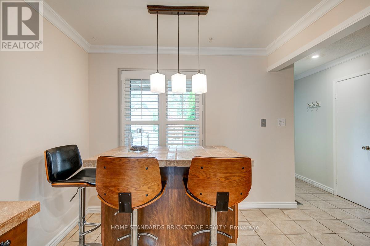 1103 Springbrook Crescent, Oakville (Ga Glen Abbey), Ontario  L6M 2C9 - Photo 12 - W12383188