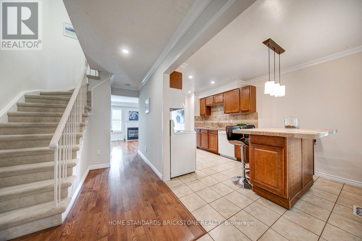 1103 Springbrook Crescent, Oakville (Ga Glen Abbey), Ontario  L6M 2C9 - Photo 6 - W12383188
