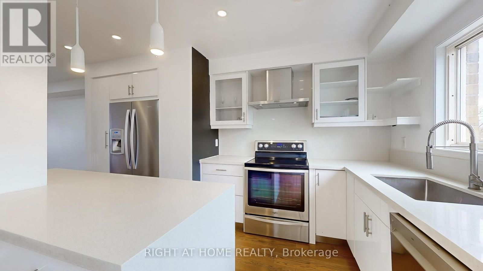 371 Fairgate Way, Oakville, Ontario  L6H 6Y1 - Photo 10 - W12383210