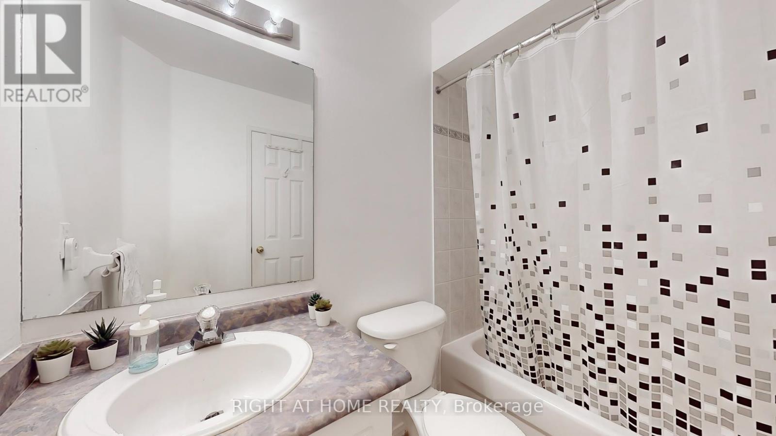 371 Fairgate Way, Oakville, Ontario  L6H 6Y1 - Photo 21 - W12383210