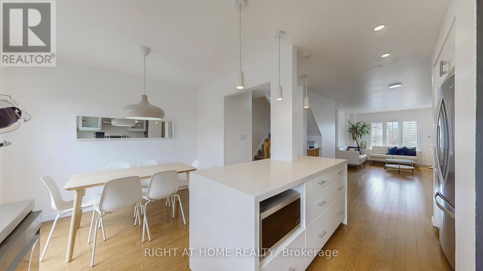 371 Fairgate Way, Oakville, Ontario  L6H 6Y1 - Photo 7 - W12383210