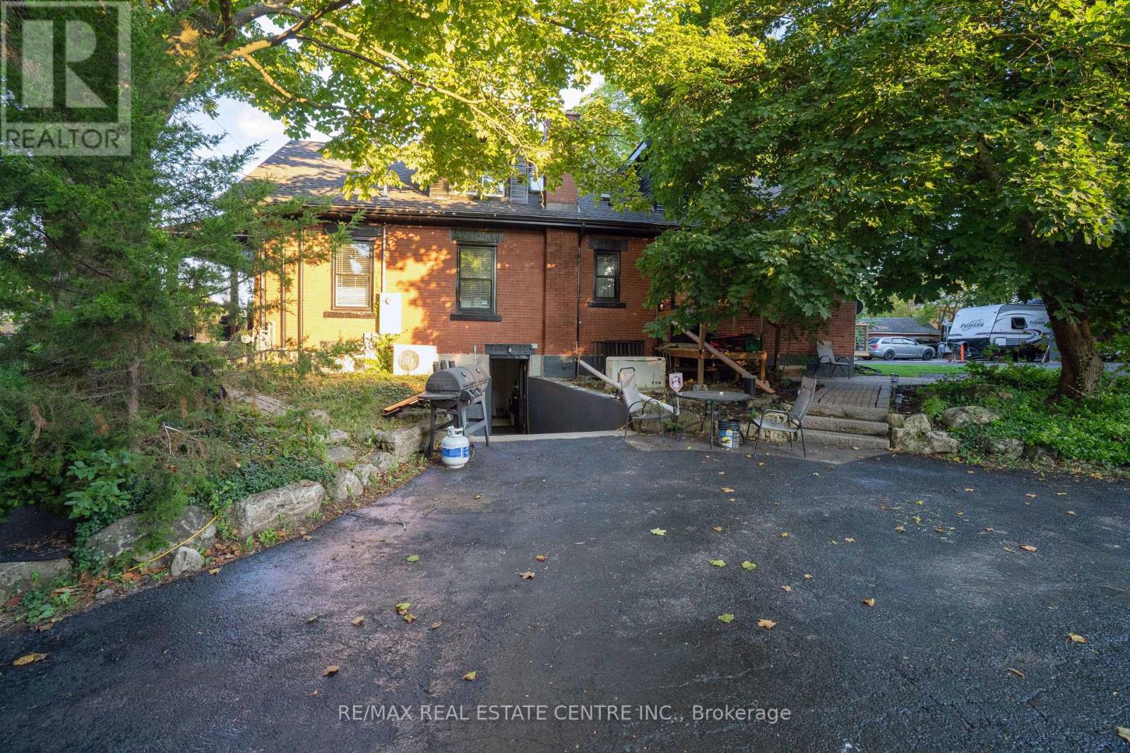 90 Main Street, Milton (Campbellville), Ontario  L0P 1B0 - Photo 32 - W12383228